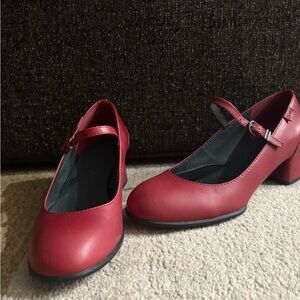 CAMPER Katie $165 Red Calfskin Mary Jane Pumps Heels 39/8.5